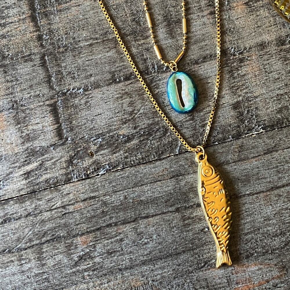 NEW Golden Fish & Shell Layering Necklace Set - Picture 6 of 11